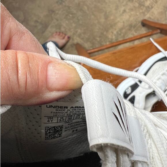 Under Armour Curry Flow white running shoes, youth boys size 4 - Picture 6 of 16